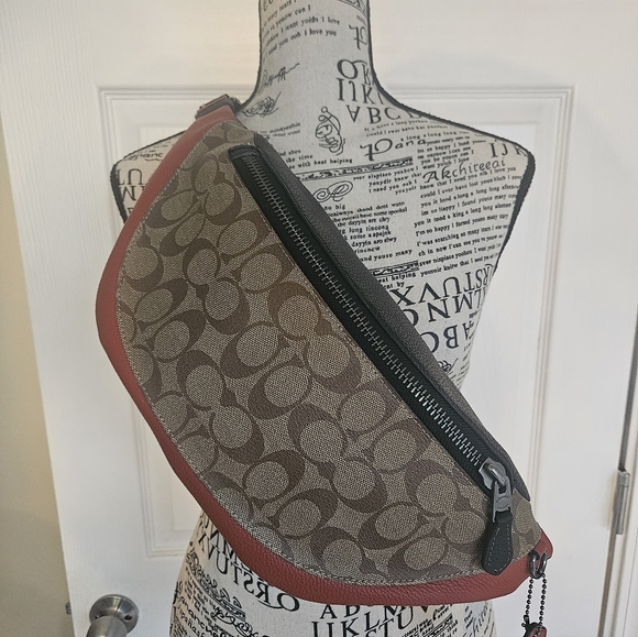 COACH Bag W/Signature Logo,Burnt Orange Trim & solid Black back NWOT - Picture 1 of 6